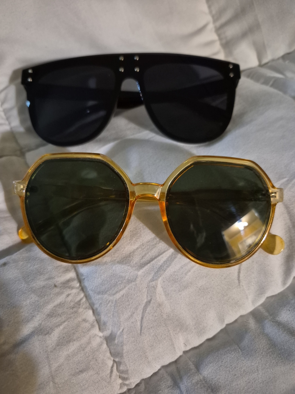 Round Amber Retro Sunglasses with Dark Lenses